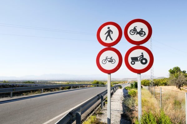 Señales viales esenciales para la seguridad urbana